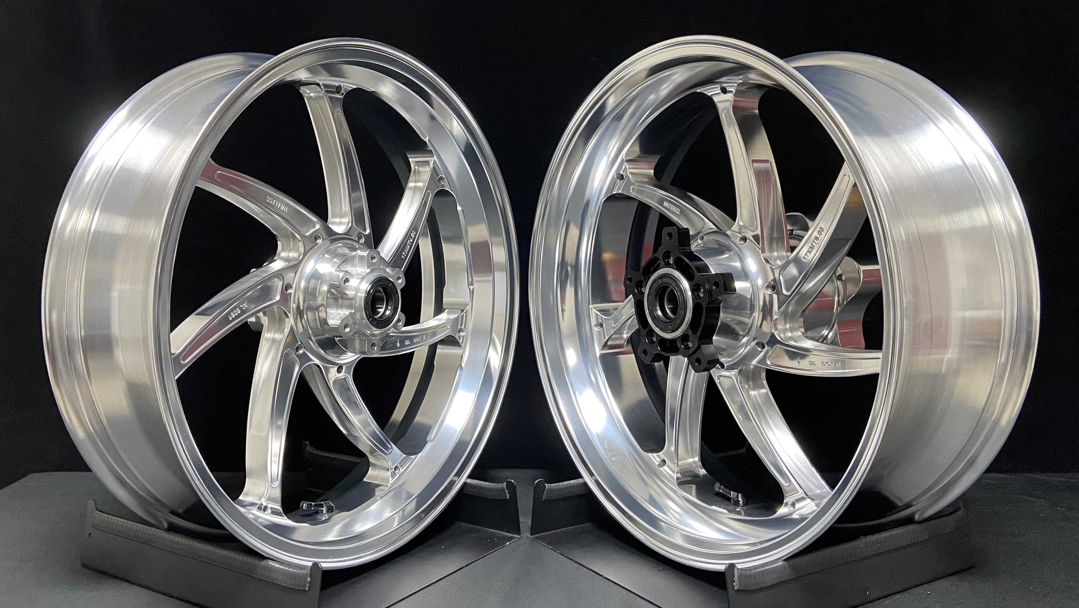 WILDOUTフォージドホイール前後セット Aprilia RSV4 Factory 1100