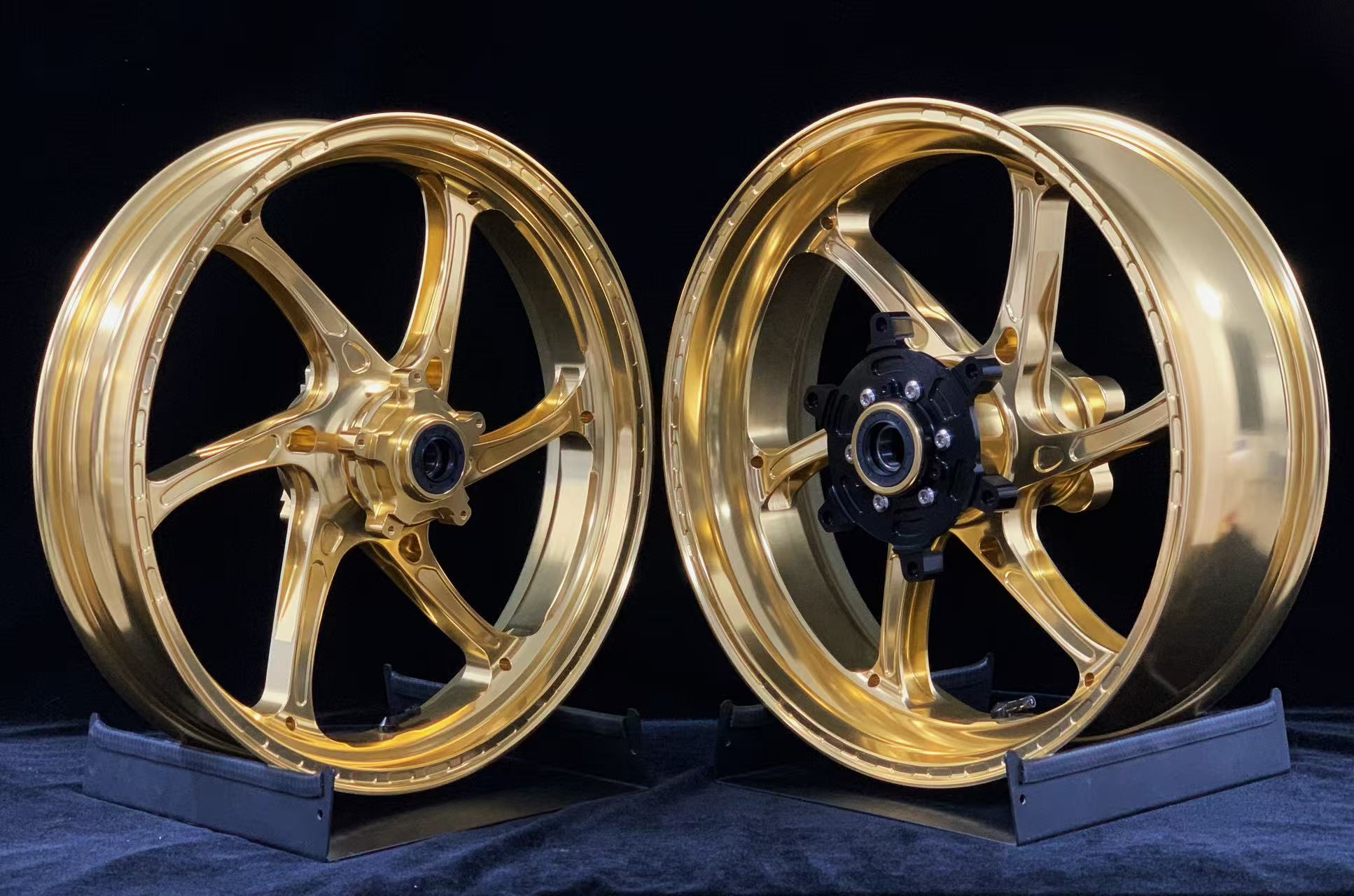 WILDOUTフォージドホイール前後セット CB1300SF/SB