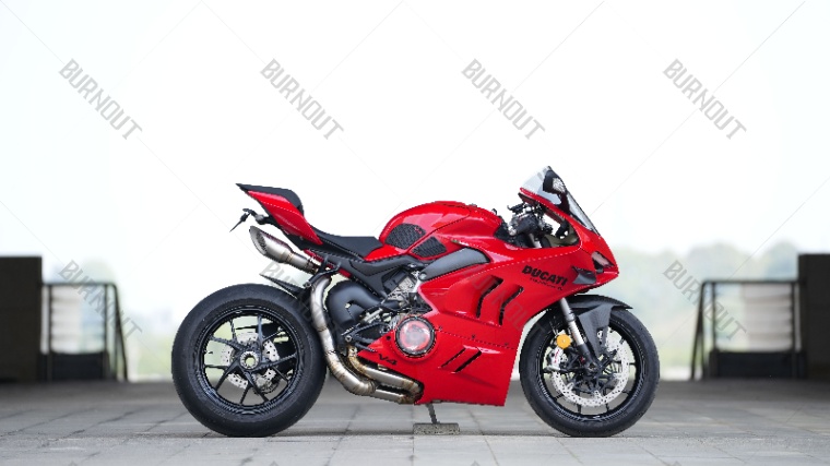 BURNOUTチタンスリップオンマフラー Panigale V4用