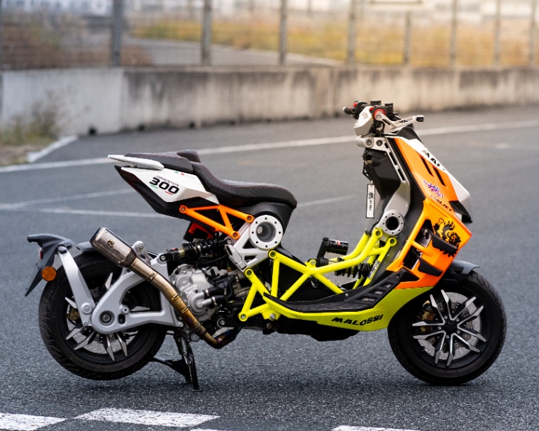 BURNOUTチタンフルエキゾーストマフラー ITALJETイタルジェット300