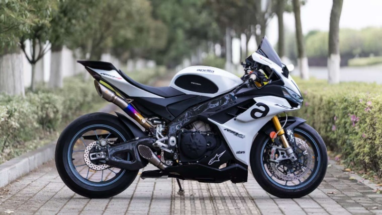 BURNOUTチタンフルエキゾーストマフラー アプリリアRSV4